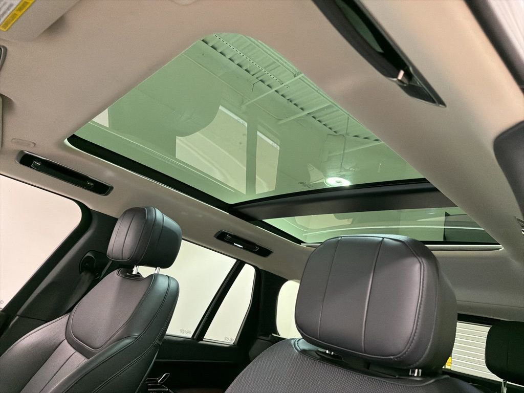 Used 2022 Land Rover Range Rover SE image 19