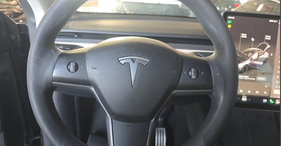 Used 2023 Tesla Model Y Performance AWD/4WD image 3