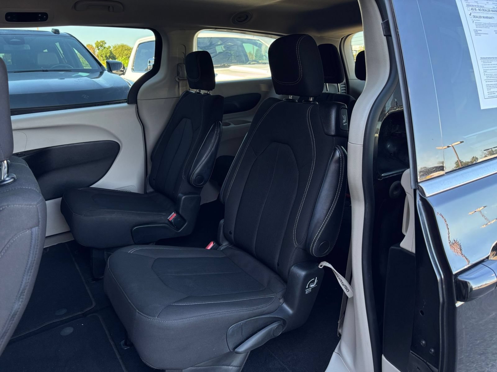 Used 2023 Chrysler Voyager LX FWD image 39