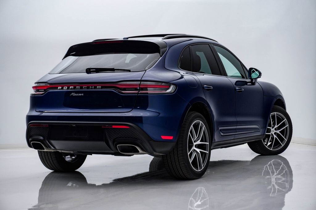 Certified 2025 Porsche Macan image 11