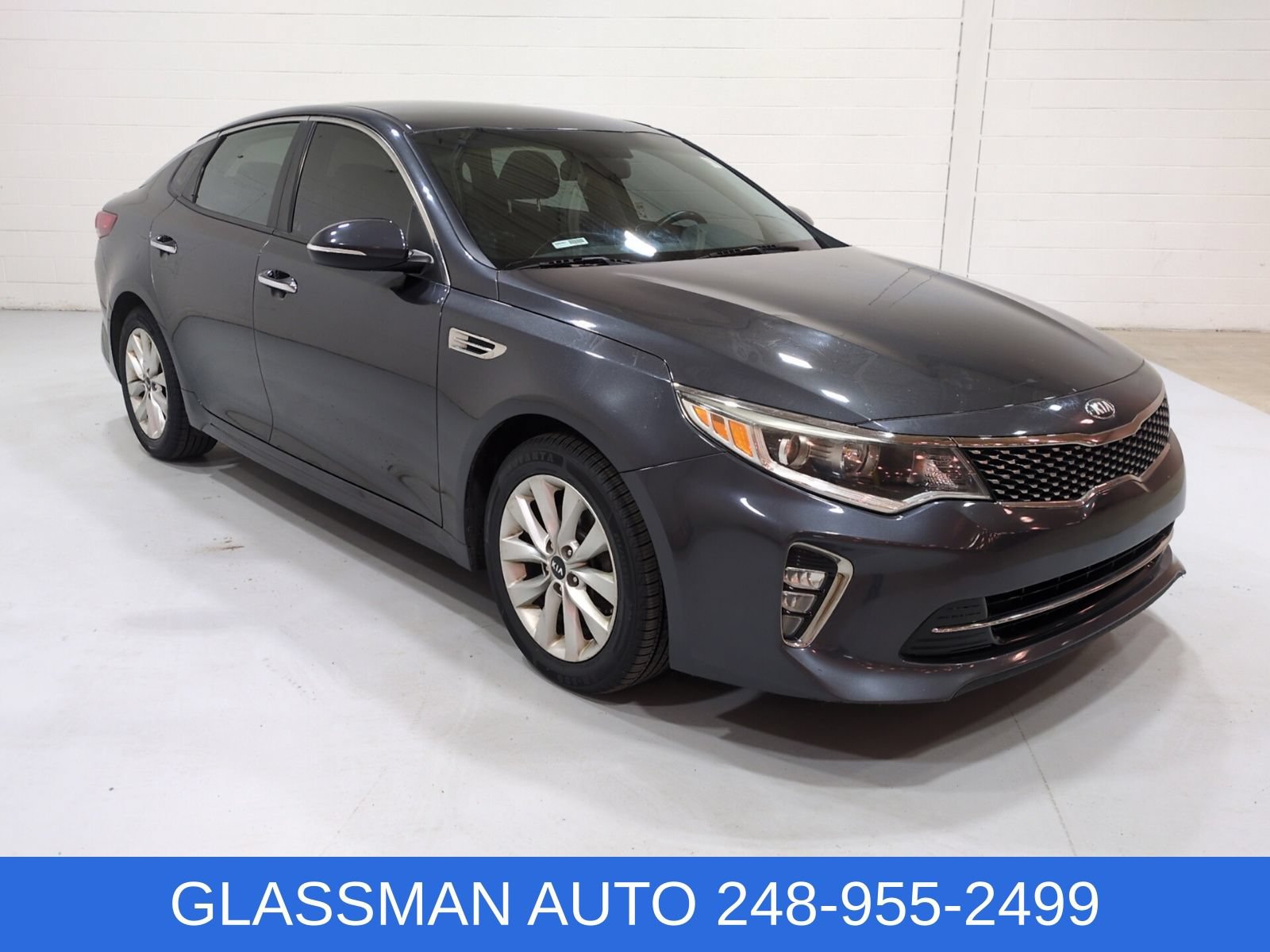 Used 2018 Kia Optima S FWD image 1