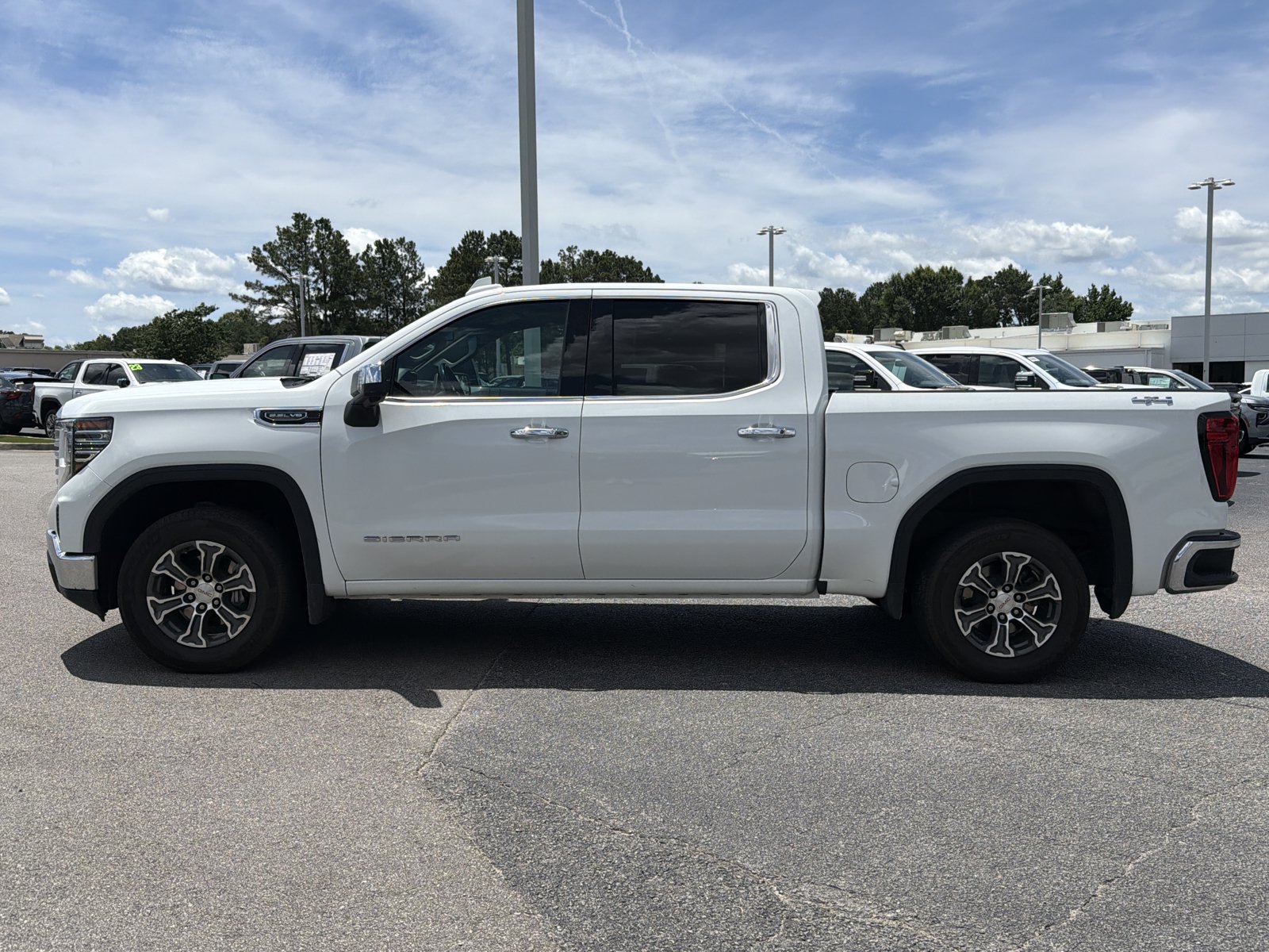 Used 2024 GMC Sierra 1500 SLT AWD/4WD image 9