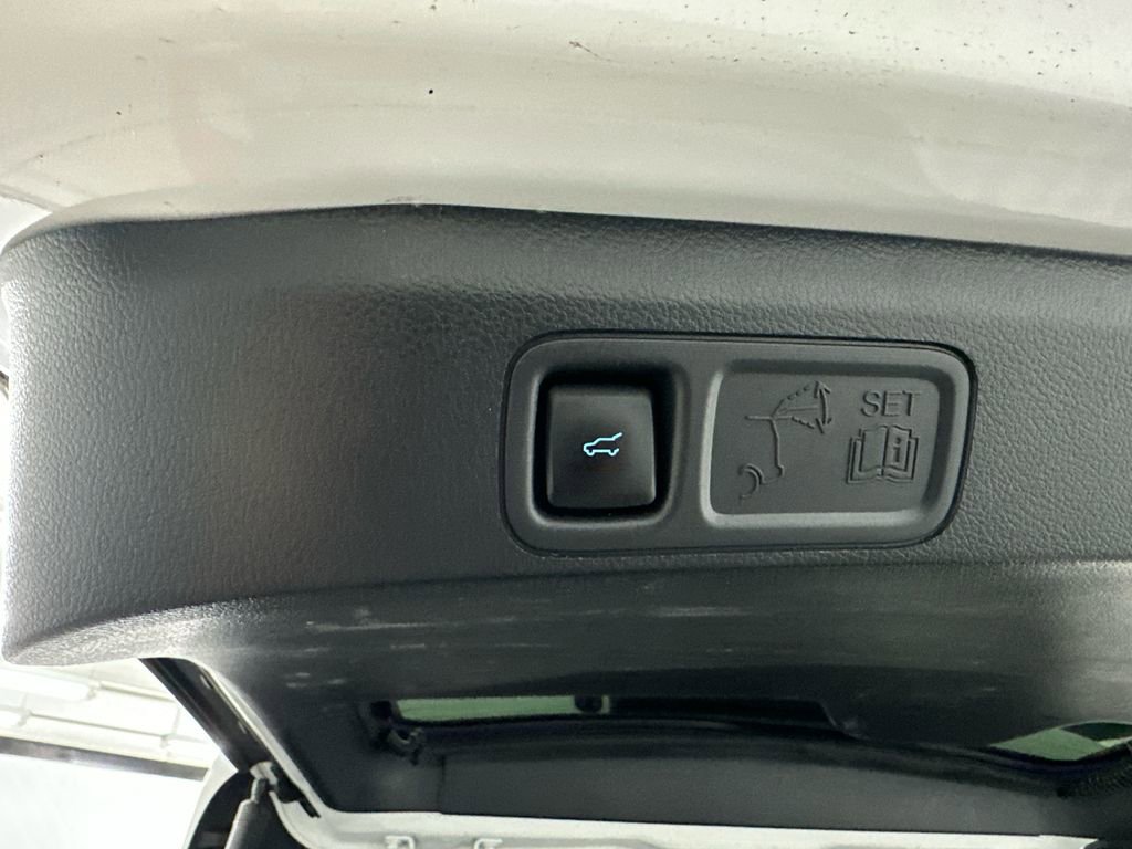 Used 2024 Ford Expedition Max XLT image 22