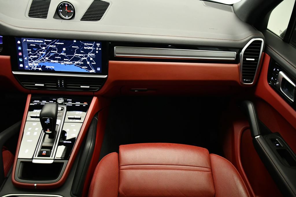 Used 2023 Porsche Cayenne image 24