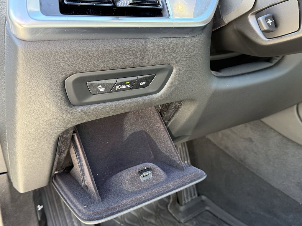 Used 2025 BMW X5 xDrive50e w/ Premium Package image 18