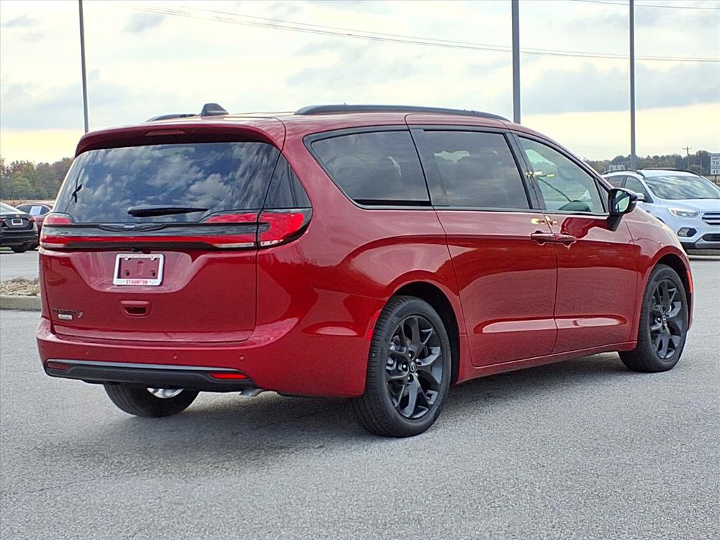 New 2026 Chrysler Pacifica Select FWD image 2