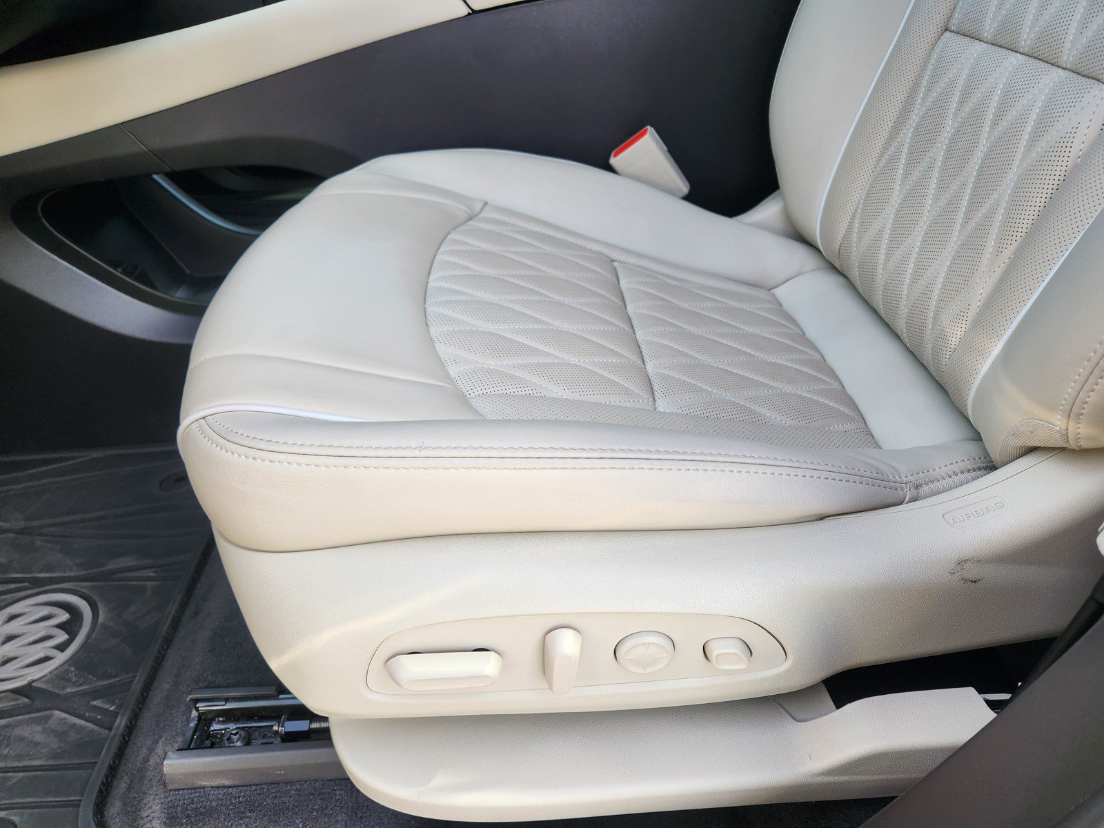 Used 2023 Buick Enclave Avenir w/ Avenir Technology Package FWD image 23