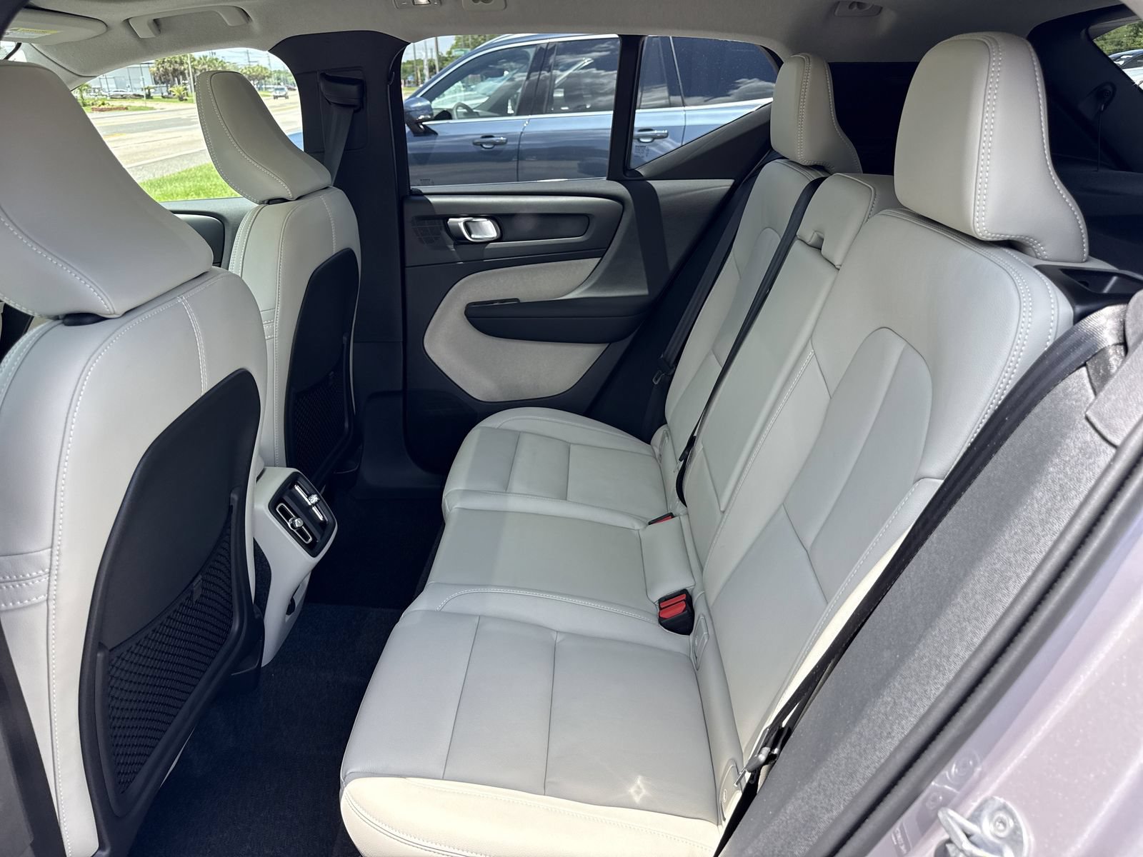 New 2026 Volvo XC40 B5 Ultra w/ Protection Package Premier AWD/4WD image 13