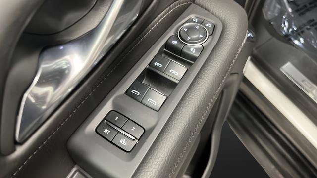 Used 2024 GMC Yukon XL Denali AWD/4WD image 21