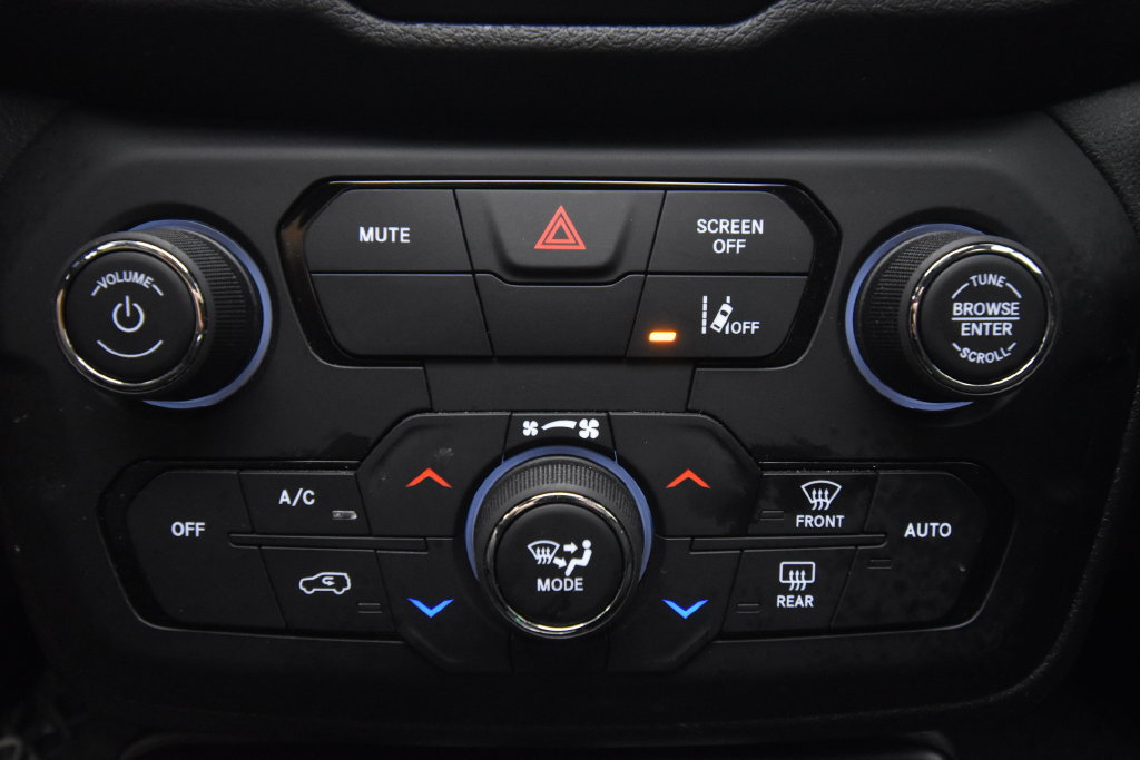 Used 2023 Jeep Renegade Altitude w/ Sun/Sound Group AWD/4WD image 28