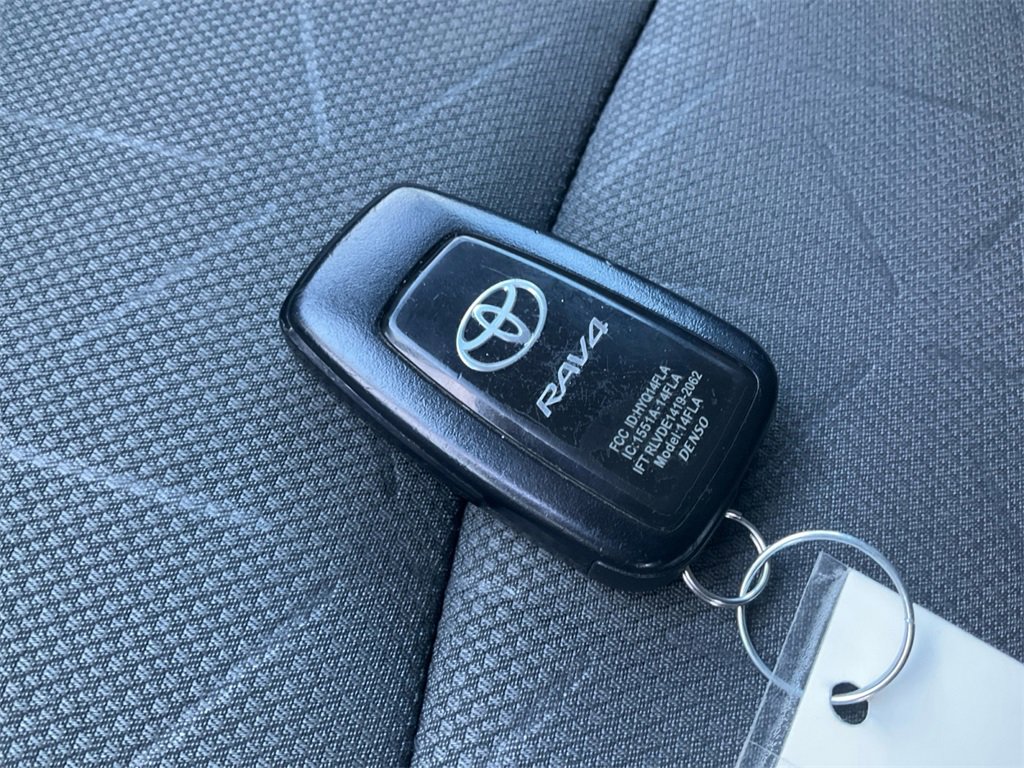 Used 2023 Toyota RAV4 XLE image 39