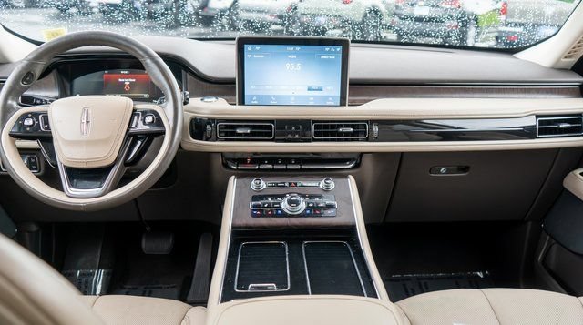 Used 2020 Lincoln Aviator Reserve w/ Elements Package Plus AWD/4WD image 15
