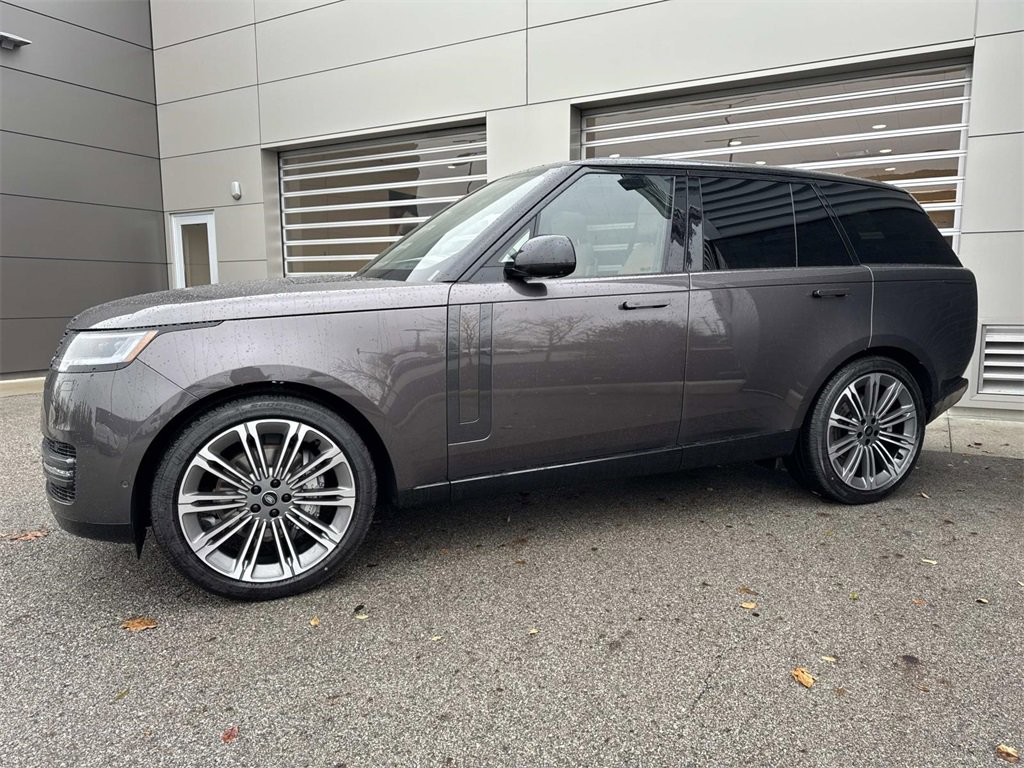 New 2025 Land Rover Range Rover SE image 3