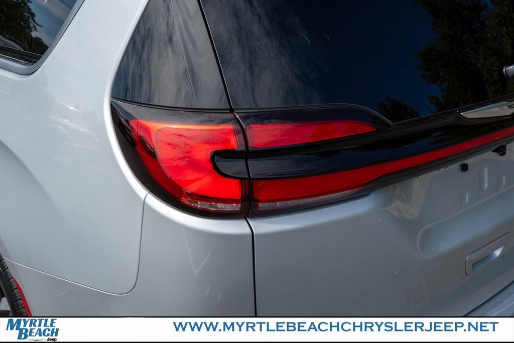 New 2026 Chrysler Pacifica Pinnacle image 11