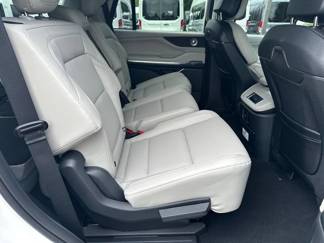 New 2026 Lincoln Navigator Reserve AWD/4WD image 18