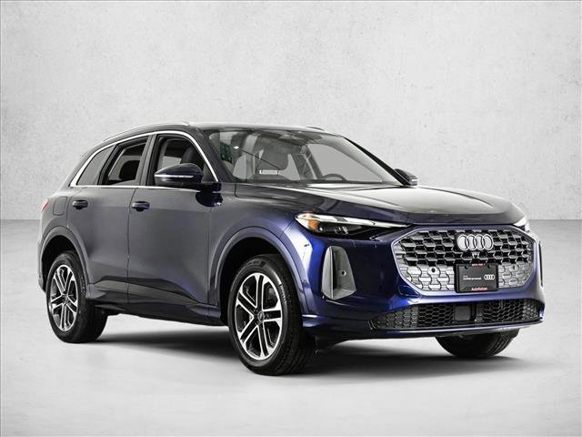 Certified 2025 Audi Q5 Premium w/ Convenience Package image 3