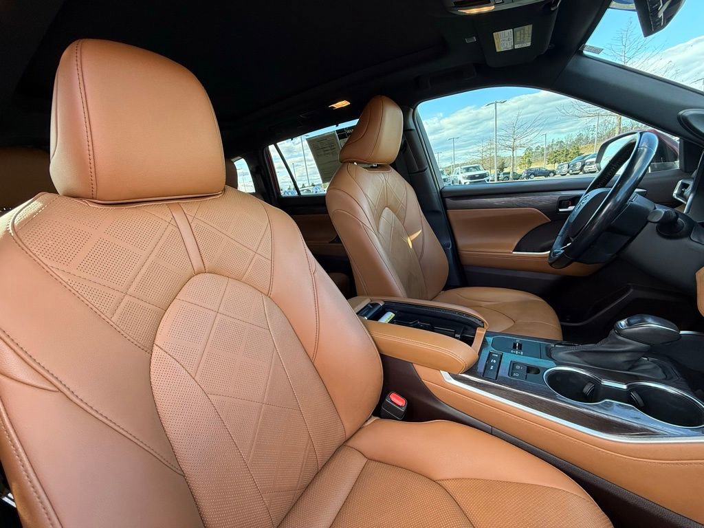 Used 2021 Toyota Highlander Platinum image 31