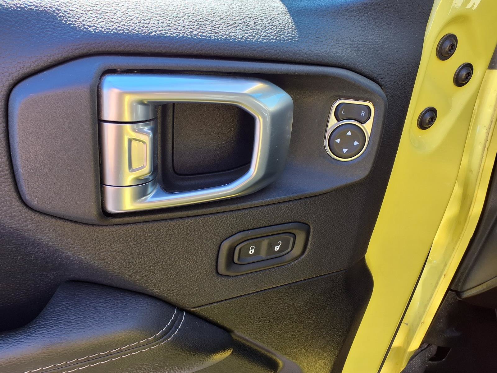 Used 2022 Jeep Wrangler Unlimited Sahara AWD/4WD image 19