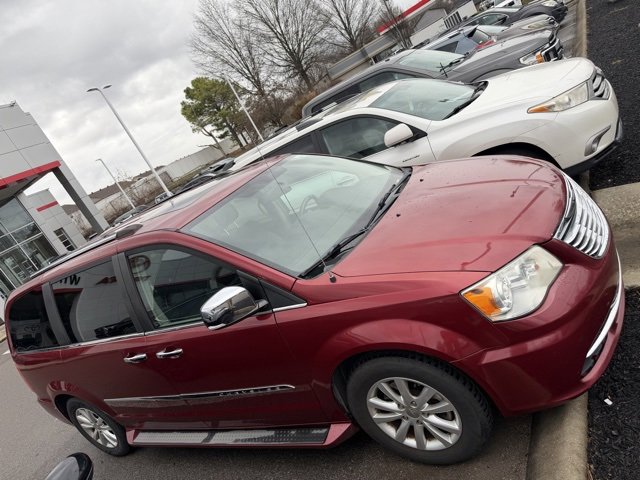 Used 2015 Chrysler Town & Country Limited Platinum w/ Trailer Tow Group image 2