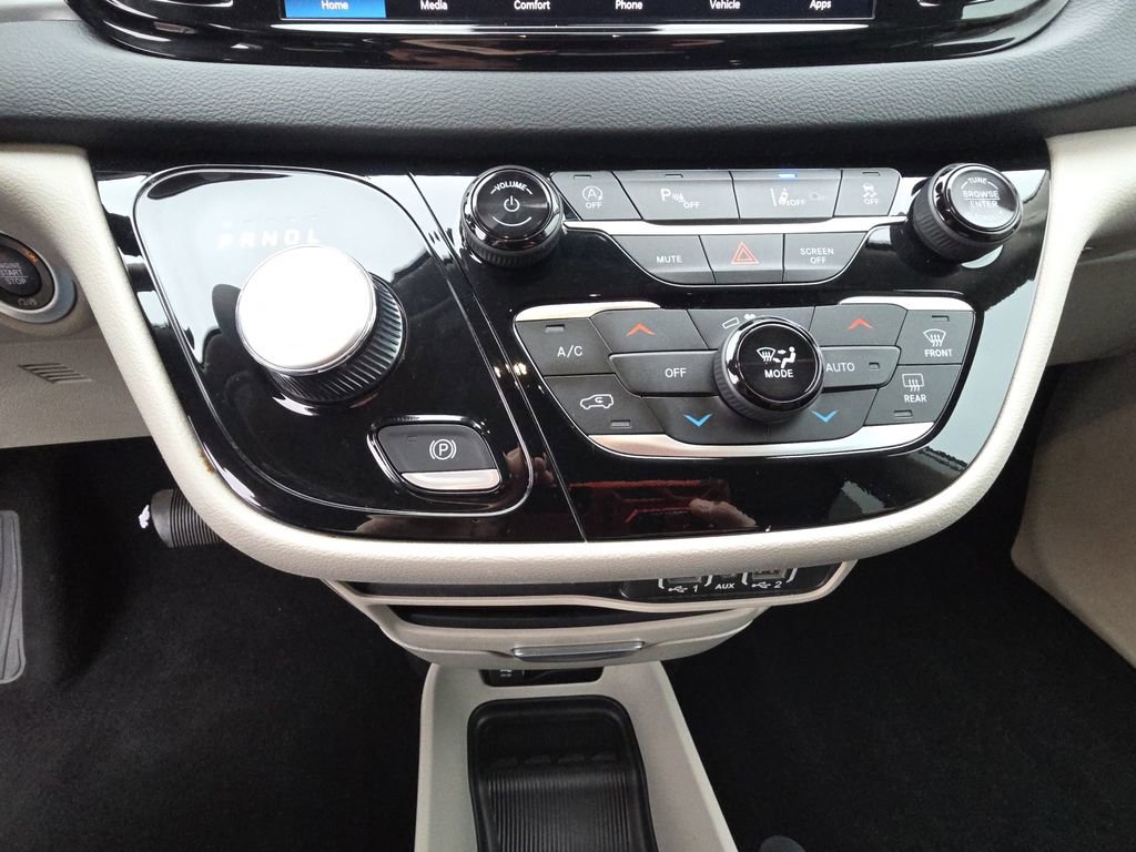 Used 2023 Chrysler Pacifica Touring-L image 23