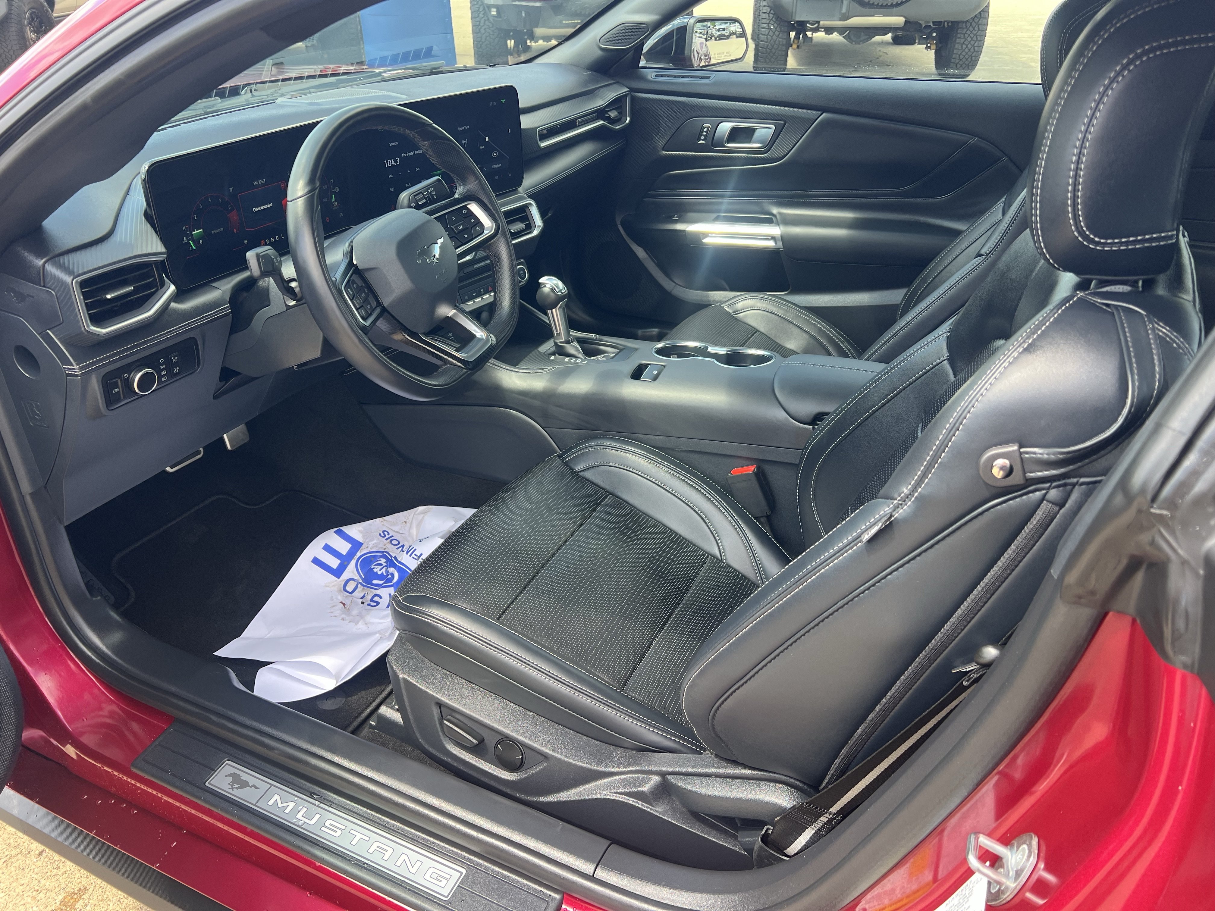 Used 2025 Ford Mustang Premium RWD image 10