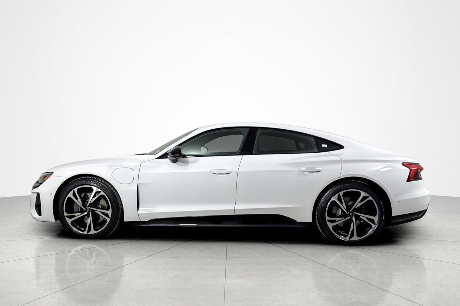 Used 2024 Audi e-tron GT Prestige w/ Prestige Package video 2