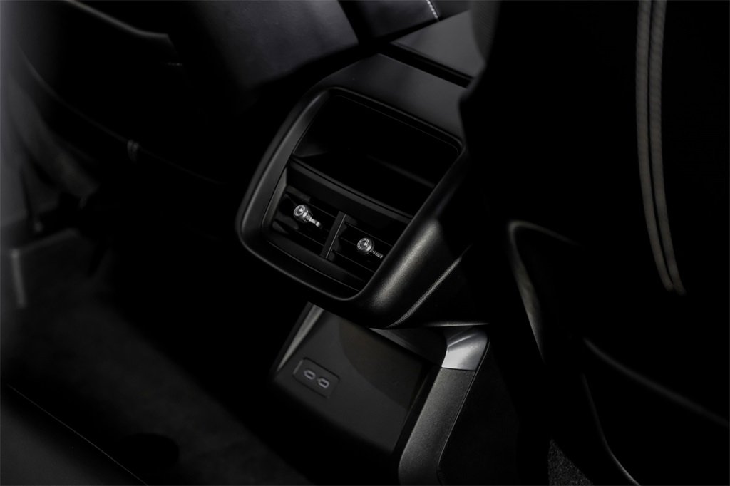 Used 2024 Cadillac Lyriq Tech image 37