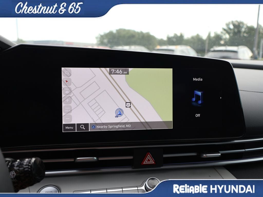 Certified 2025 Hyundai Elantra Limited FWD image 33