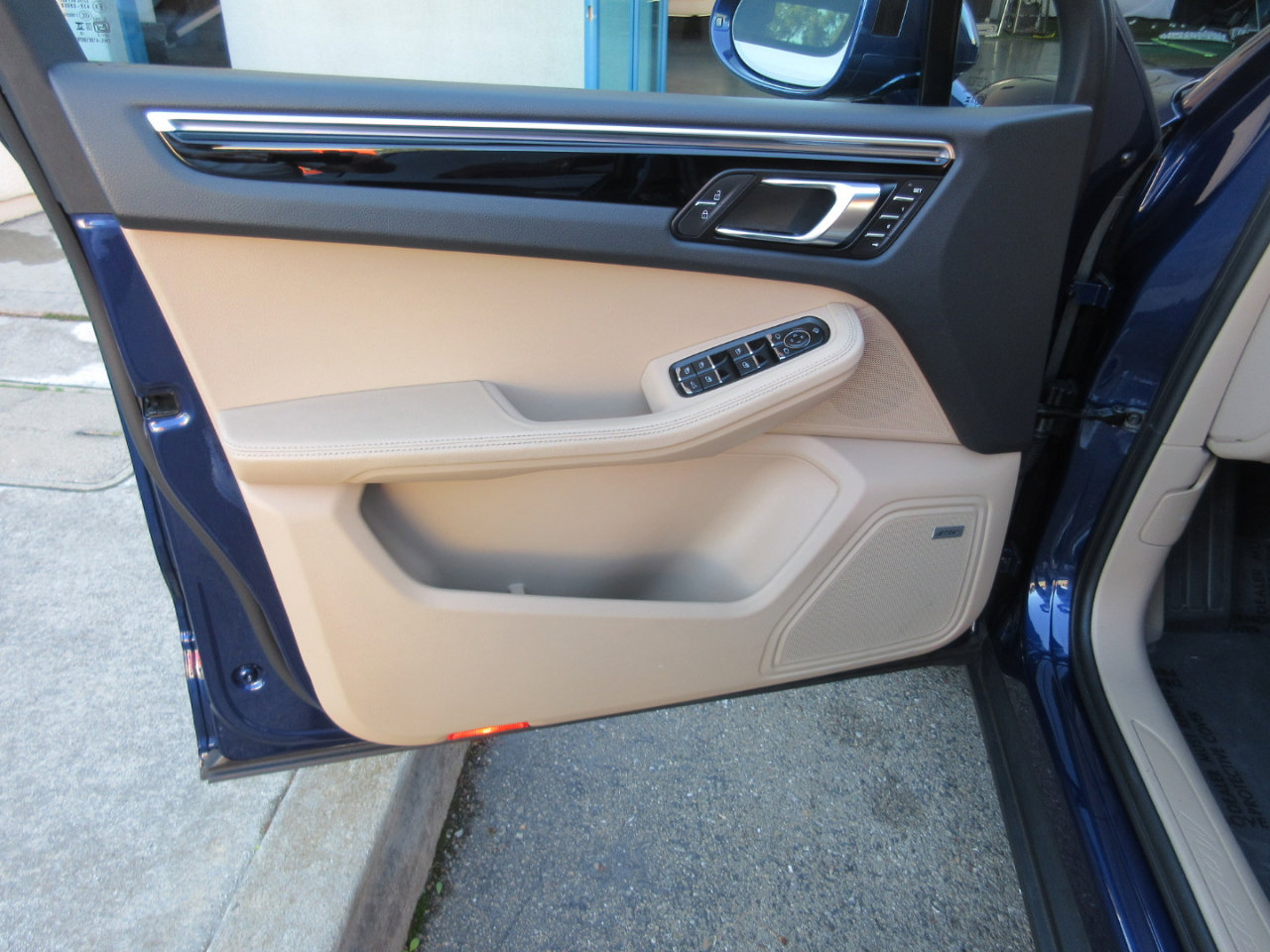 Used 2024 Porsche Macan image 5