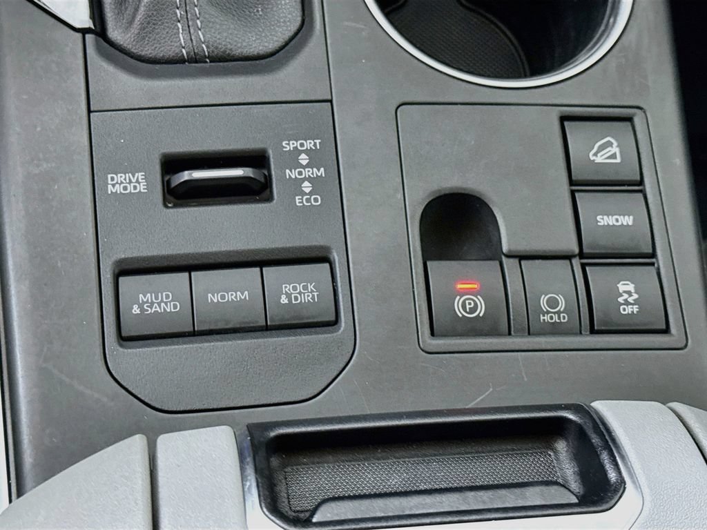 Used 2023 Toyota Highlander XLE AWD/4WD image 11