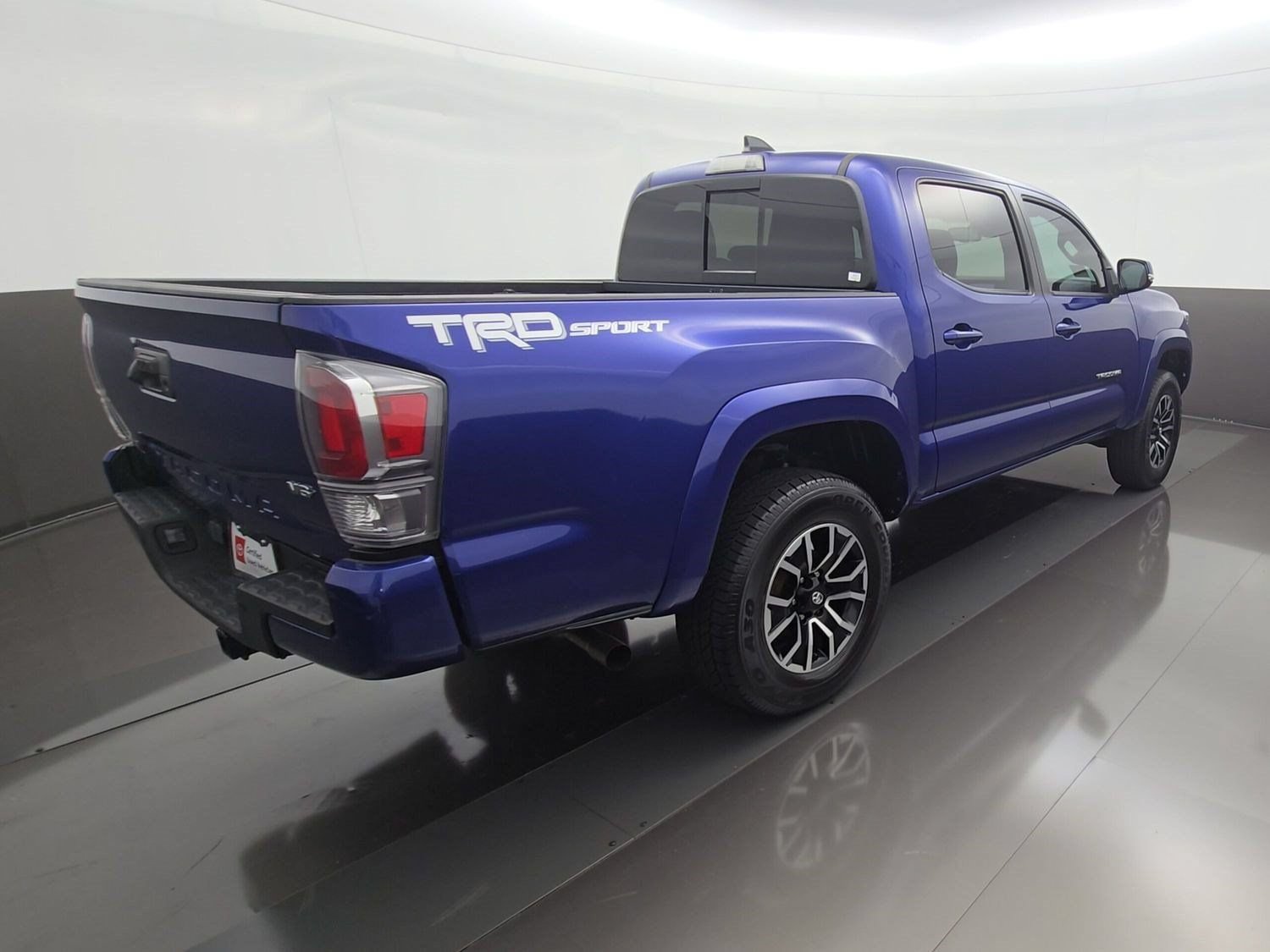 Used 2022 Toyota Tacoma TRD Sport w/ Technology Package RWD image 8