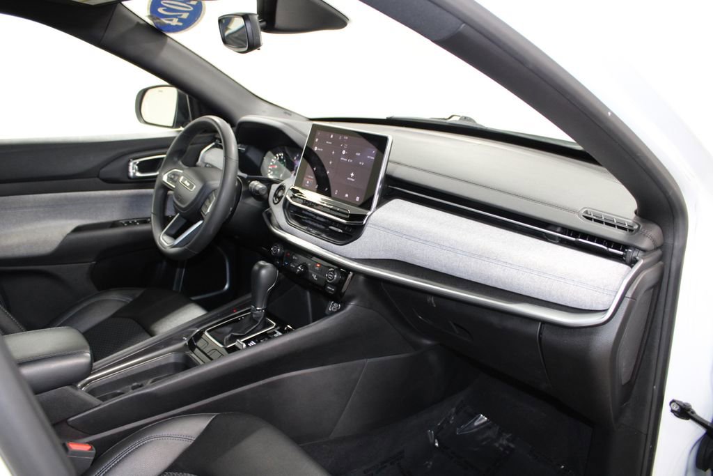 Used 2024 Jeep Compass Latitude image 23