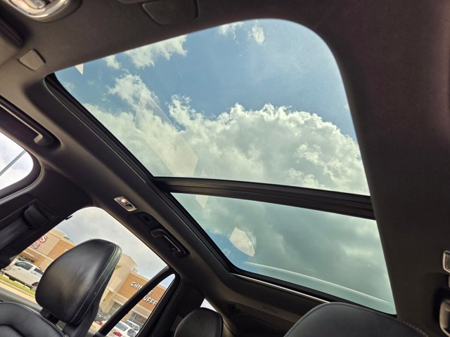 Used 2017 Volvo XC90 T5 R-Design w/ Vision Package image 14