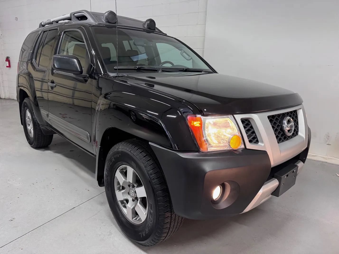 Used 2013 Nissan Xterra PRO-4X AWD/4WD image 1