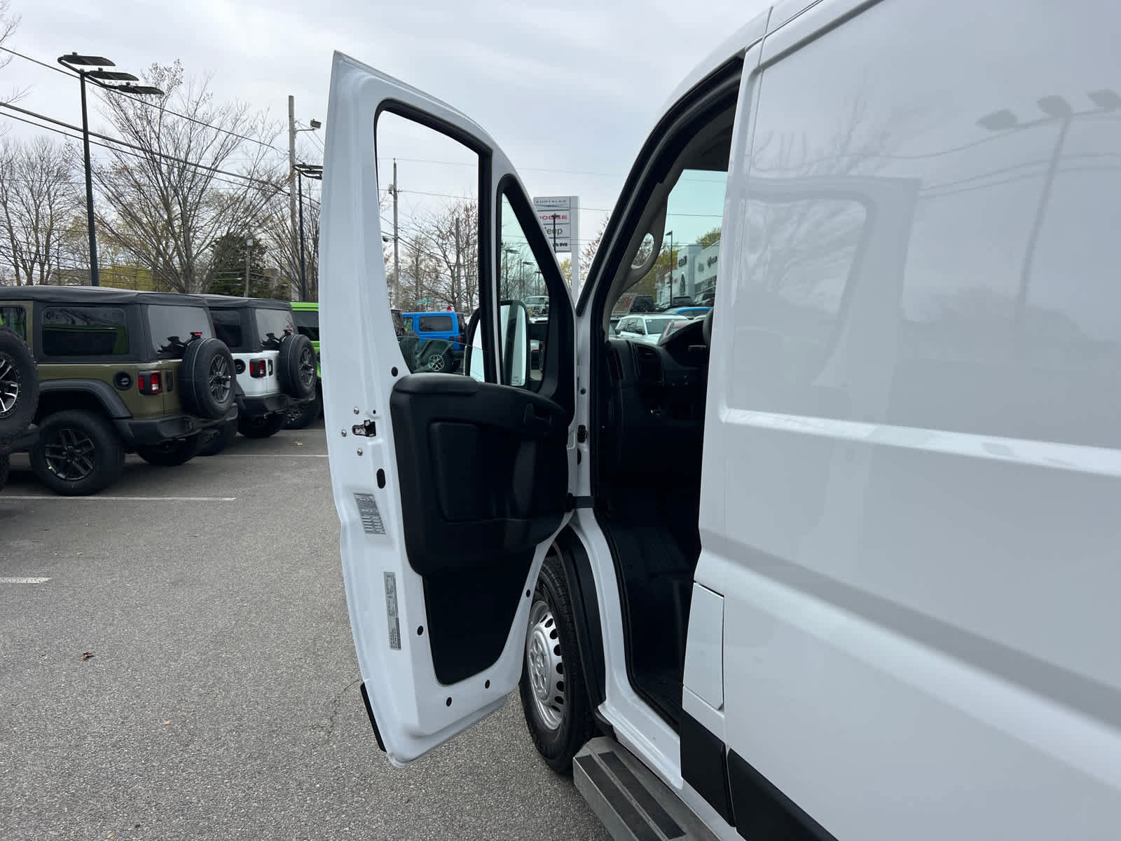 Used 2025 RAM ProMaster 2500 w/ U-Haul Equipment Group FWD image 15