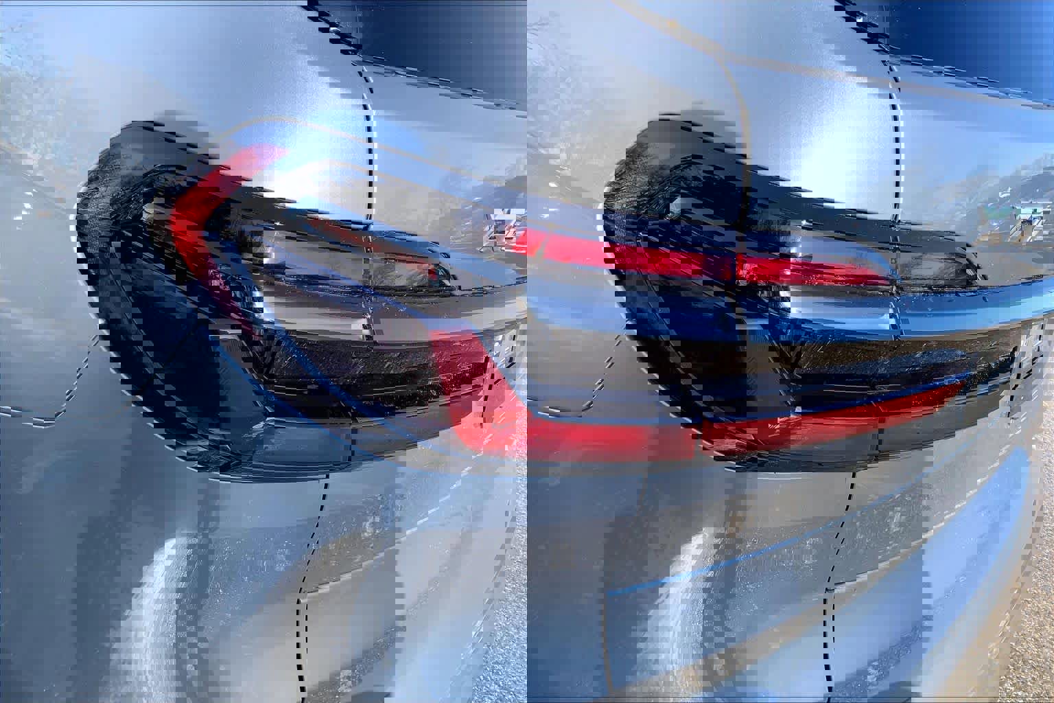 Used 2025 BMW X7 M60i w/ Climate Comfort Package image 28