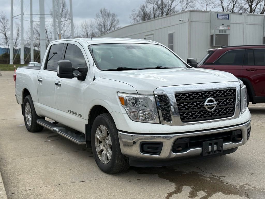 Used 2018 Nissan Titan SV w/ SV Convenience Package RWD image 4