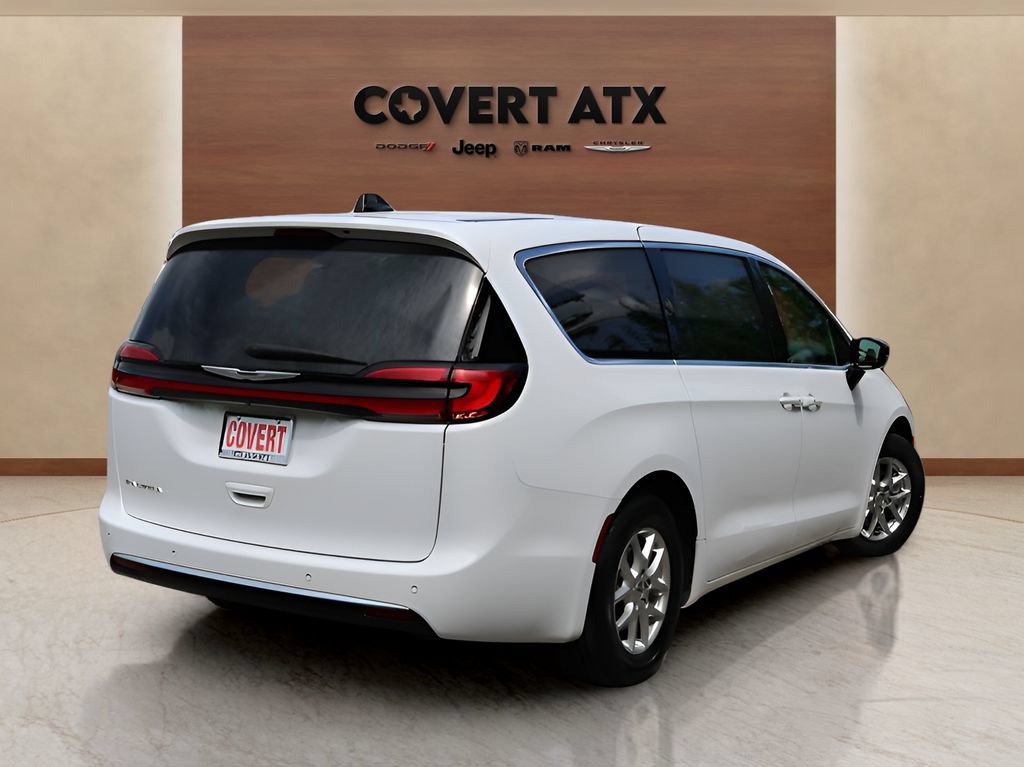 Used 2025 Chrysler Pacifica Select FWD image 5