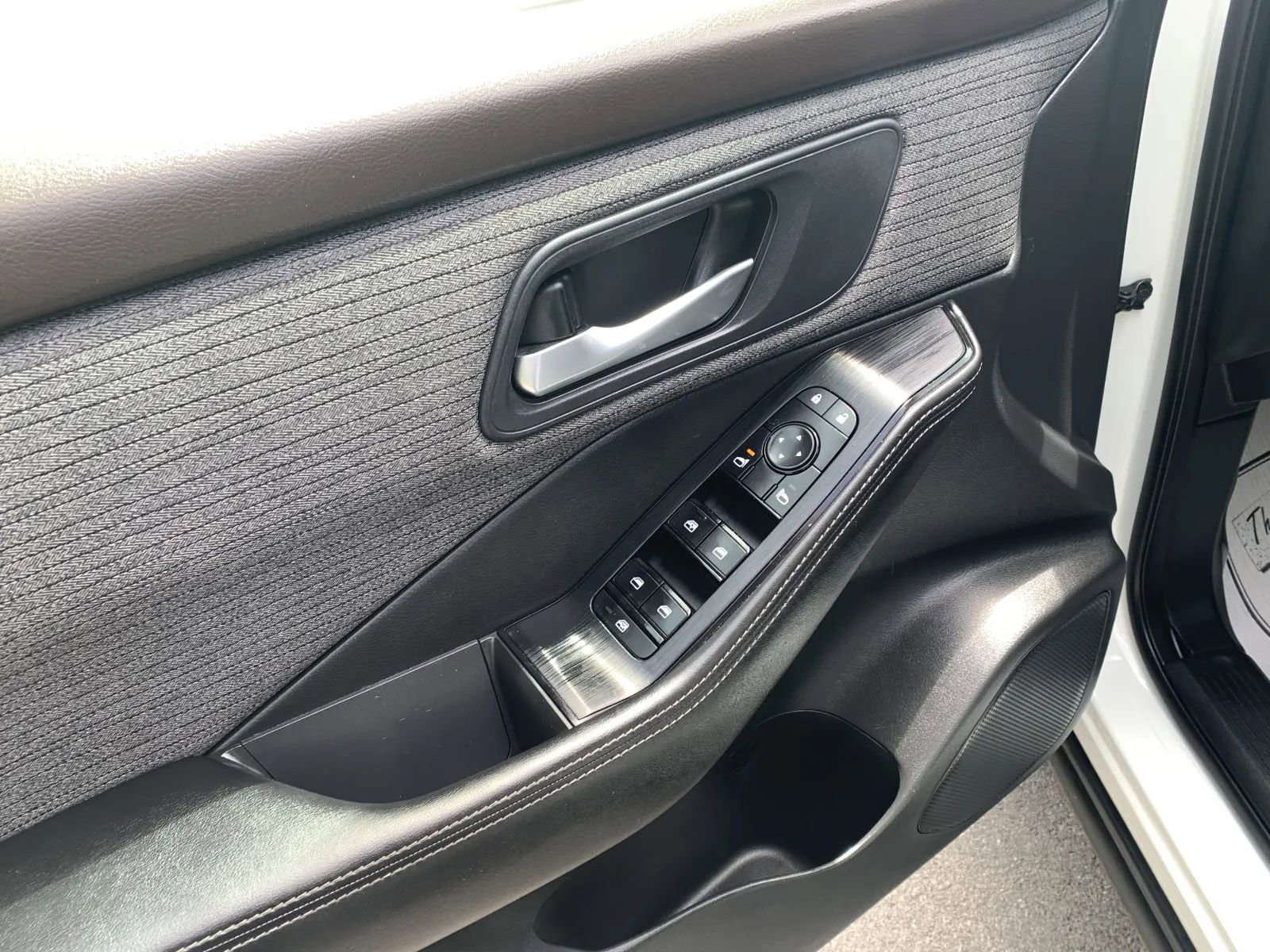 Used 2022 Nissan Rogue SV FWD image 21