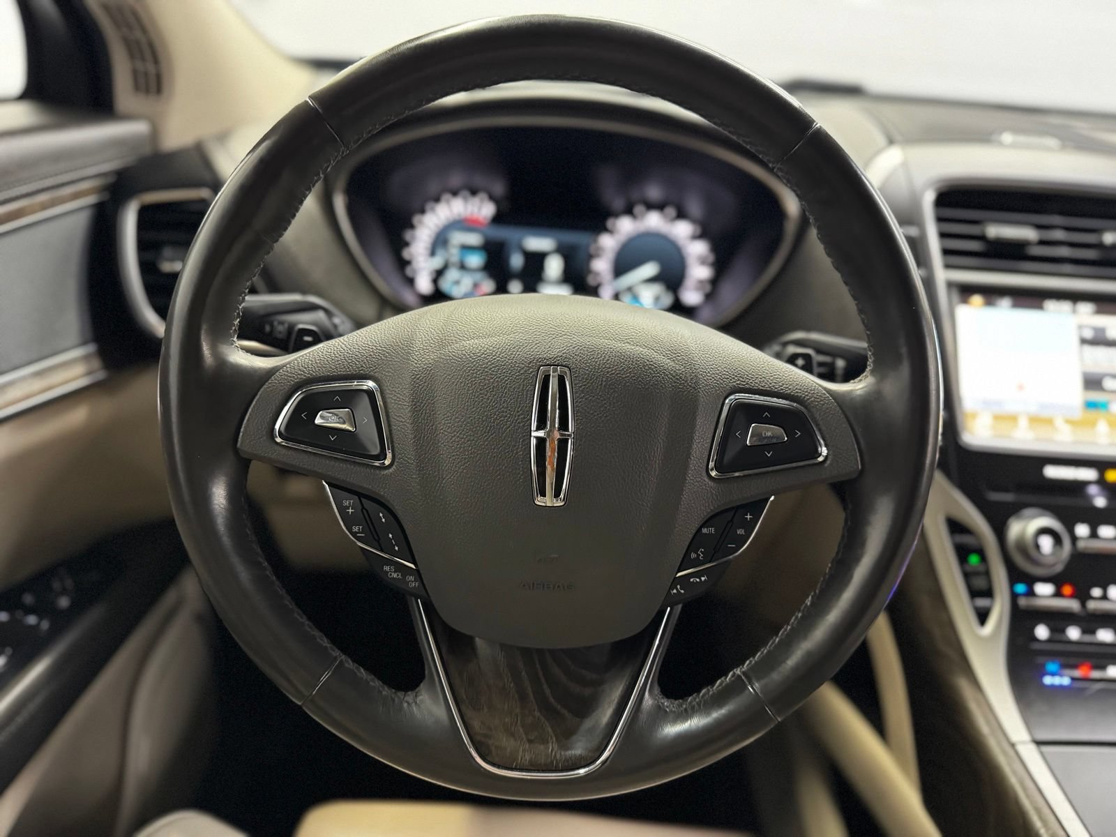 Used 2018 Lincoln MKX Reserve w/ Driver Assistance Package AWD/4WD image 21