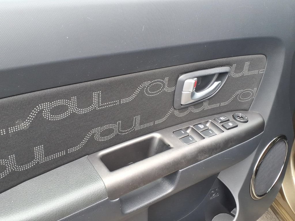 Used 2012 Kia Soul + FWD image 5
