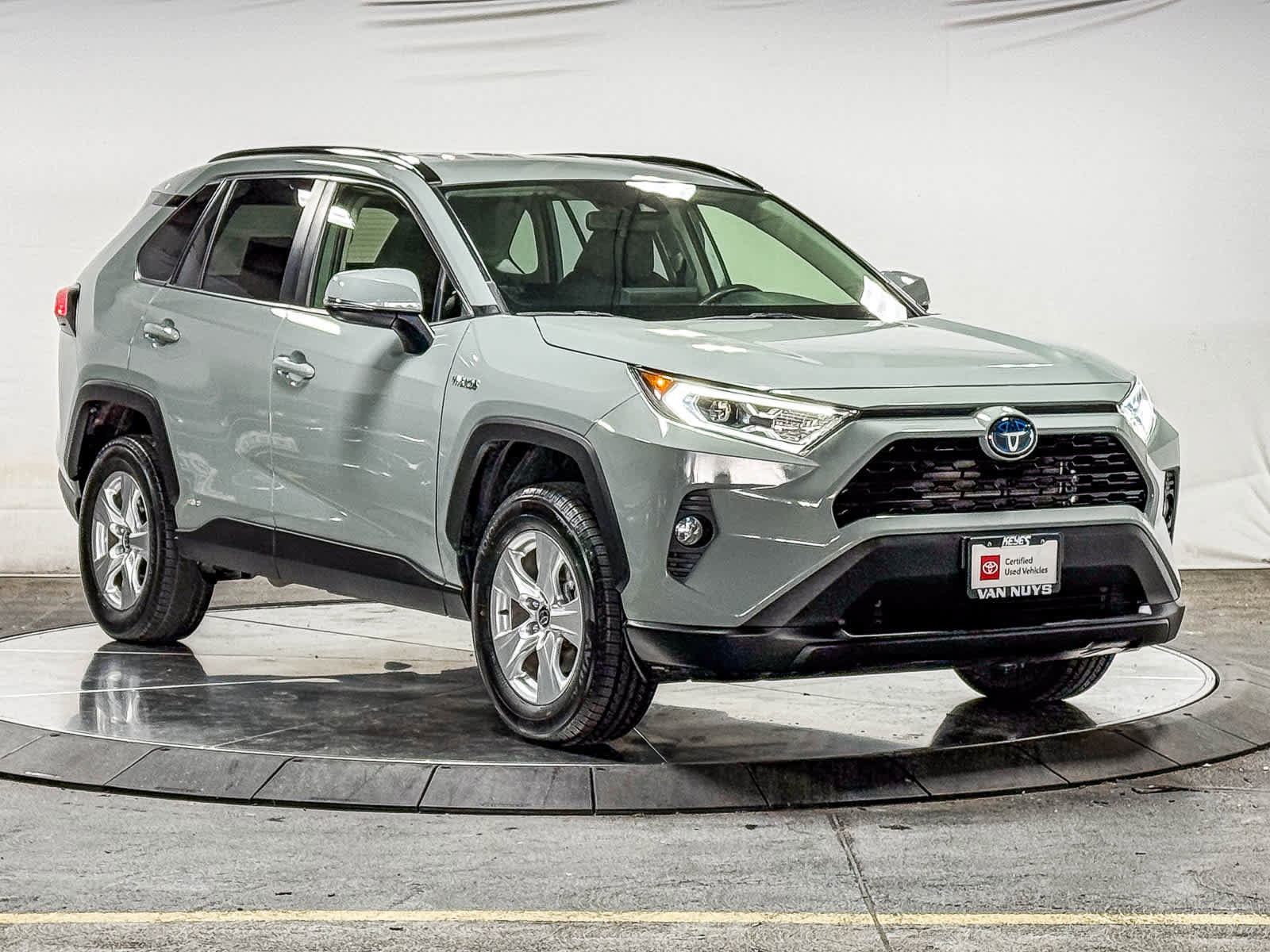 Certified 2020 Toyota RAV4 XLE w/ Carpet Mat Package AWD/4WD image 5