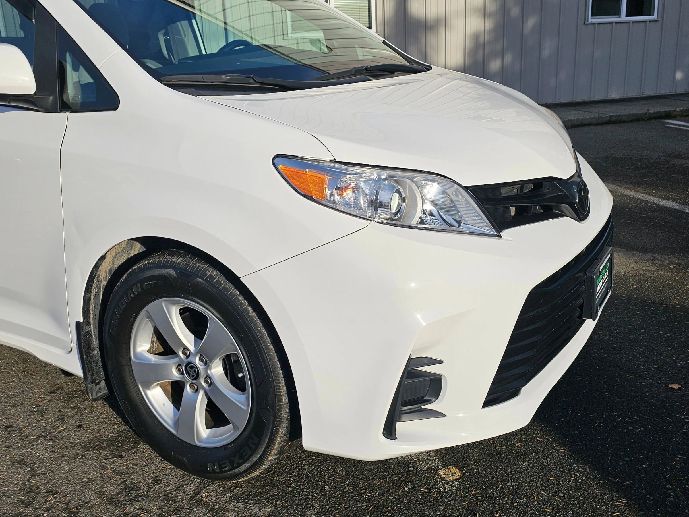 Used 2020 Toyota Sienna L image 10