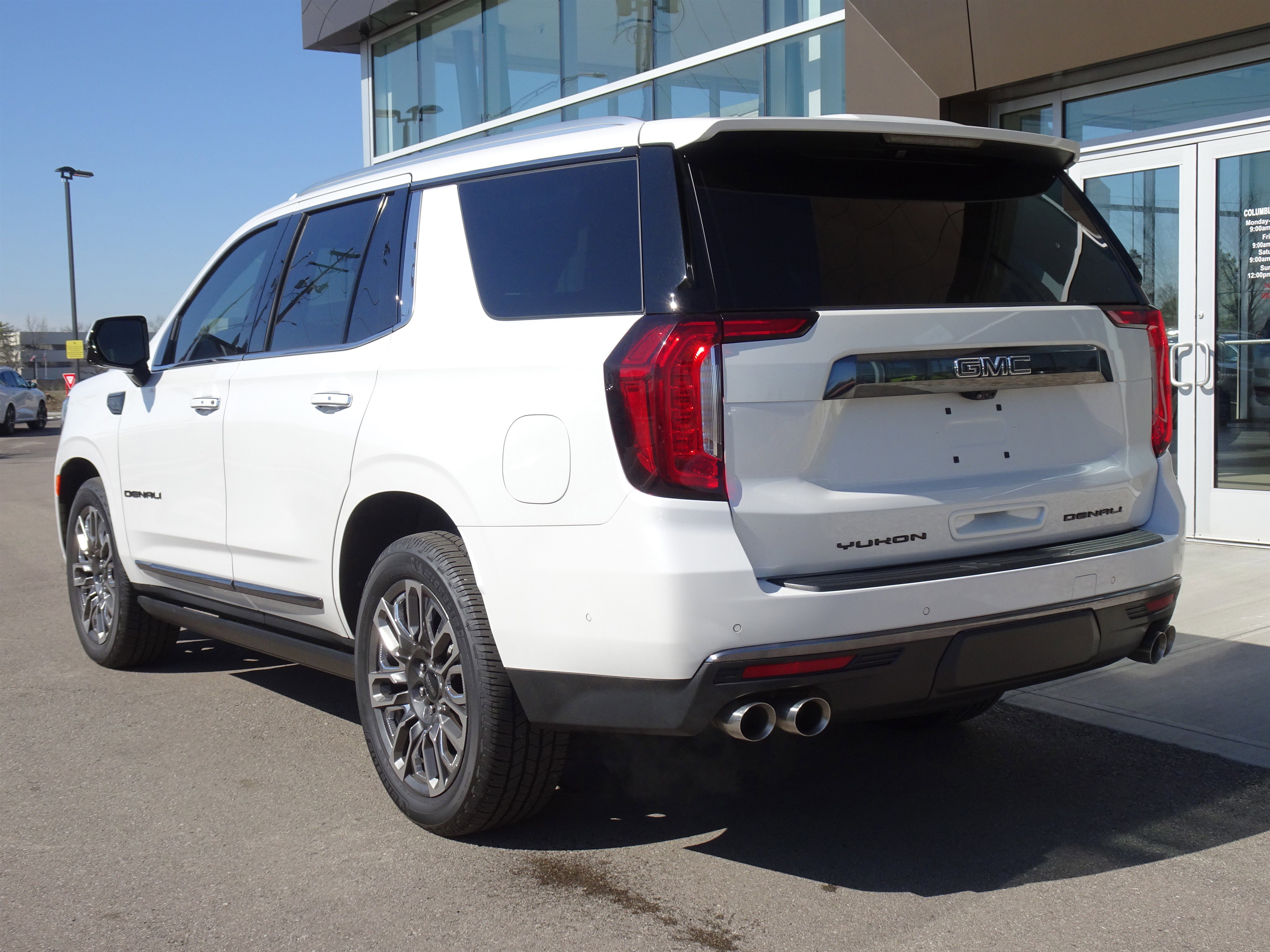 Used 2023 GMC Yukon Denali Ultimate image 3