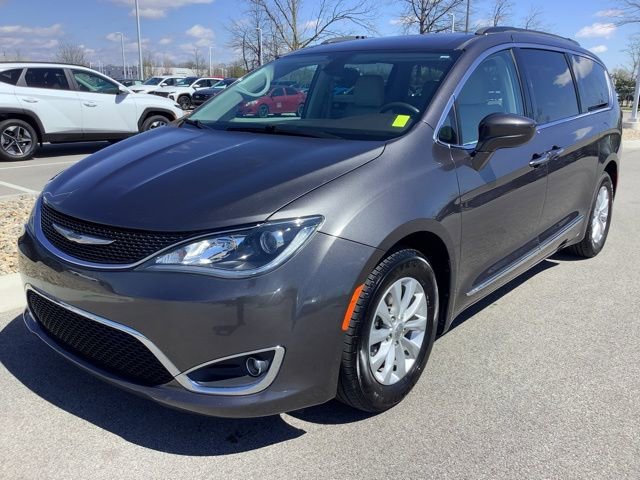 Used 2017 Chrysler Pacifica Touring-L image 1