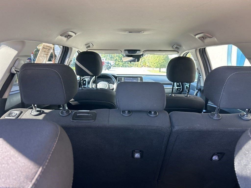 Used 2022 Kia Sorento LX image 9