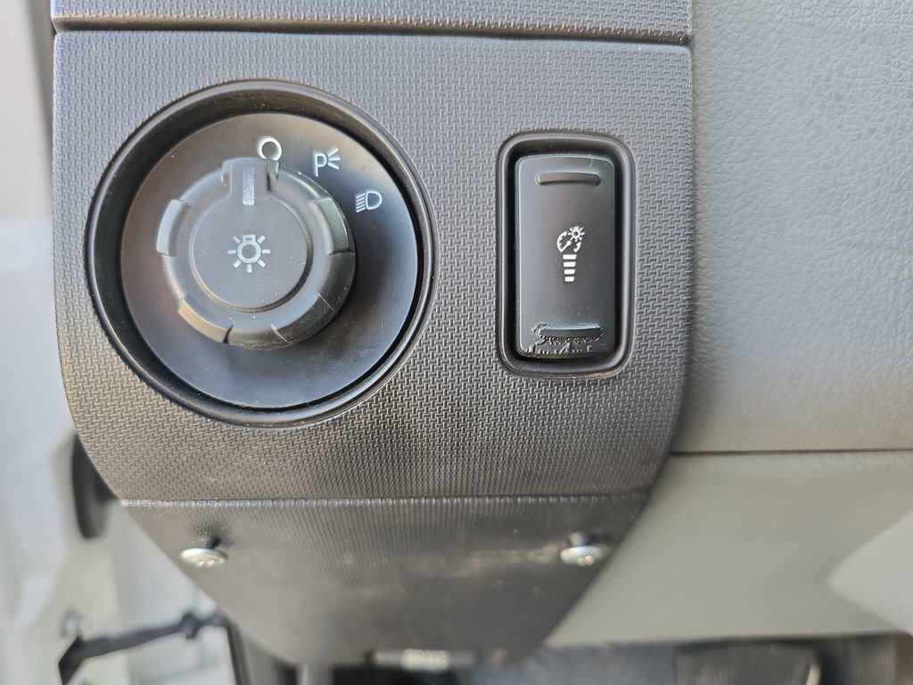 Used 2016 Ford F550 2WD Regular Cab Super Duty image 21