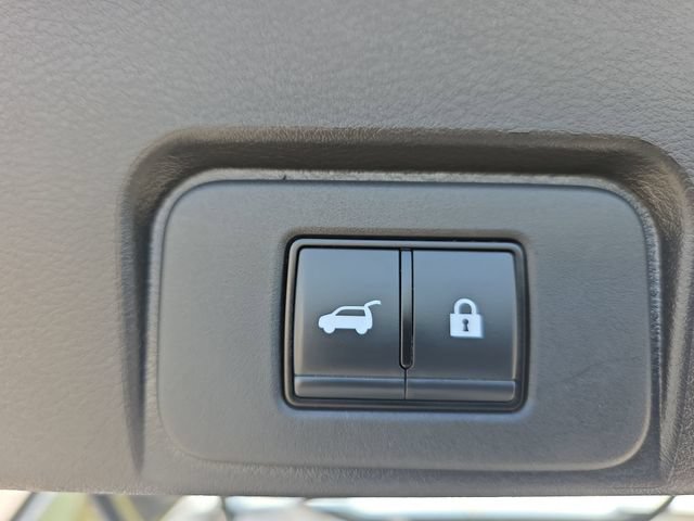 Used 2025 Nissan Rogue SV FWD image 14