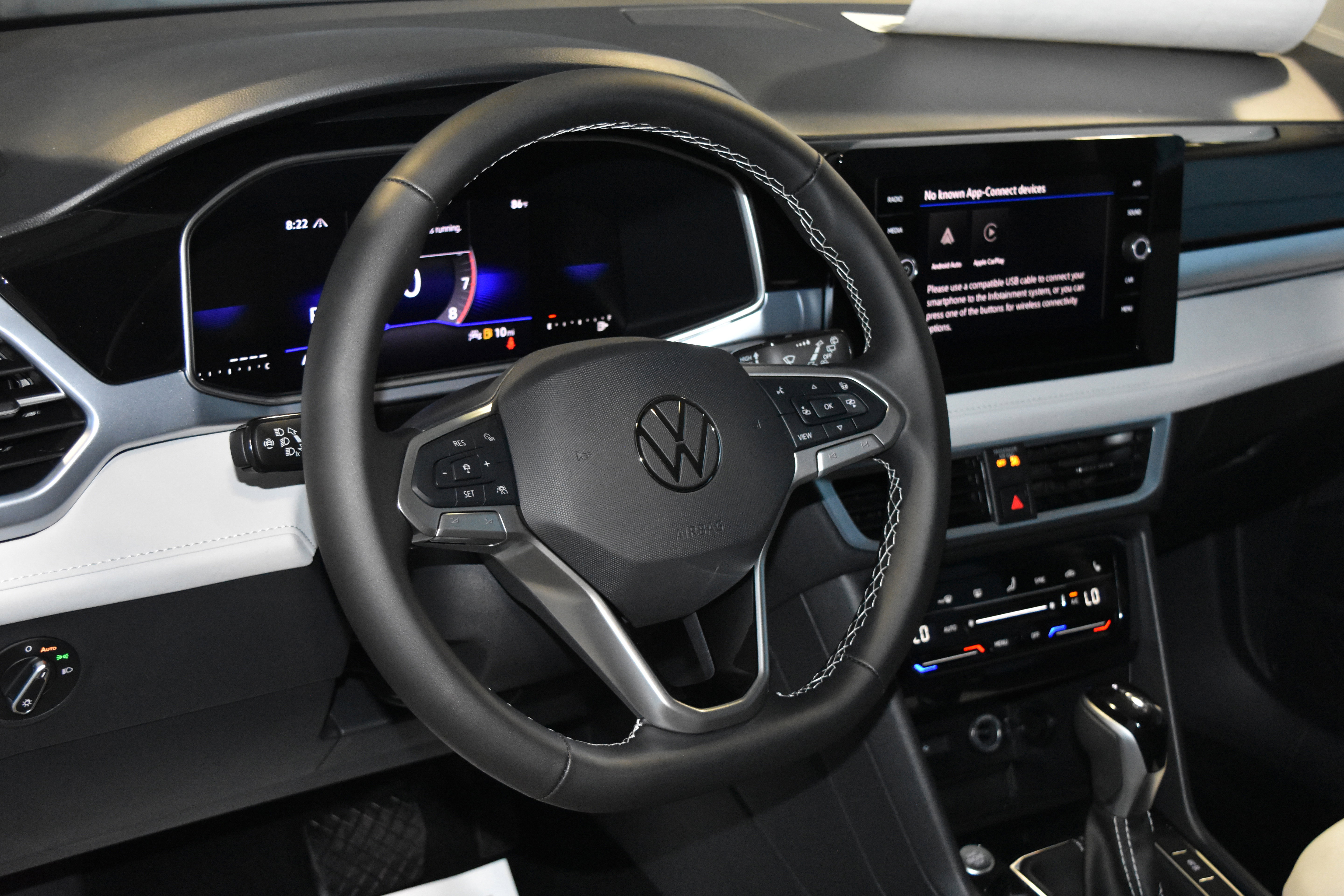 New 2025 Volkswagen Taos SE image 2