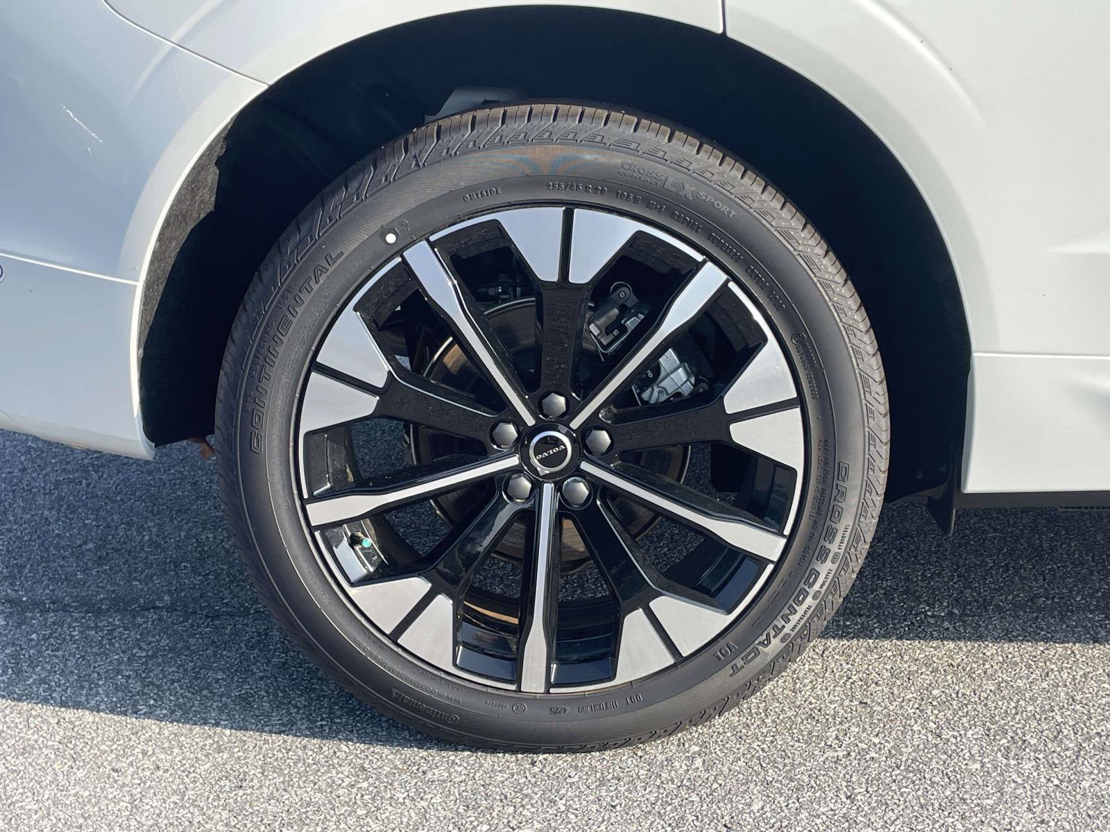 New 2026 Volvo XC60 B5 Plus w/ Protection Package Premier AWD/4WD image 32